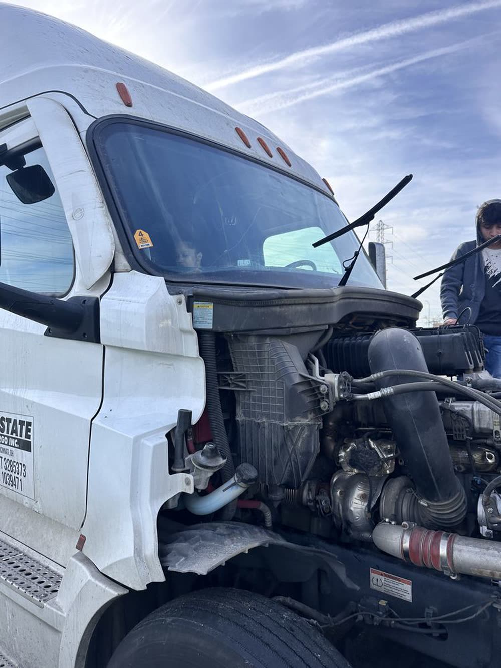Semi truck windshield replacement